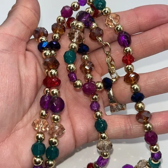 Beautiful colorful iridescent jewel tone beaded necklace and clip on earrings - Picture 10 of 14